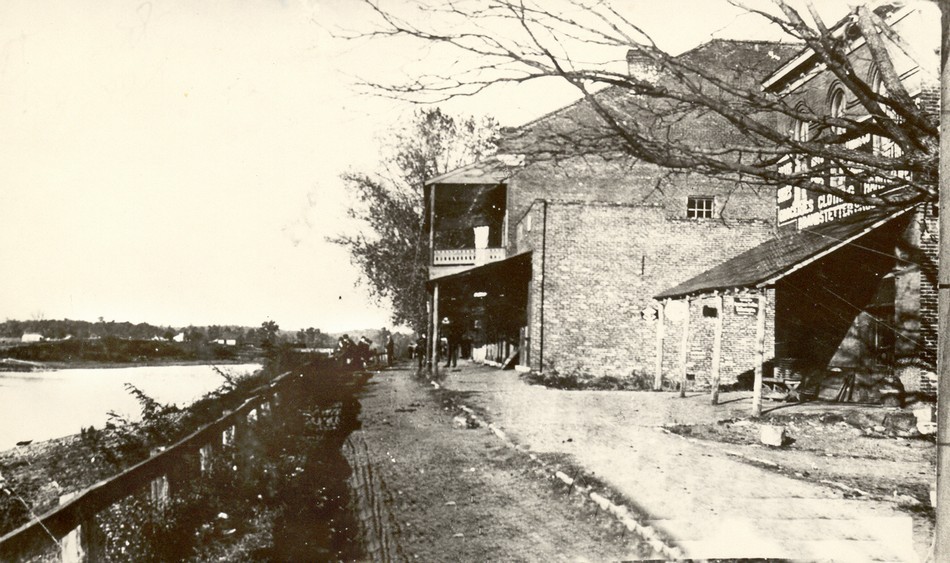 1475 Riverfront Drive c1908 from George T. Wilson